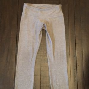 Light grey lululemon cropped leggings